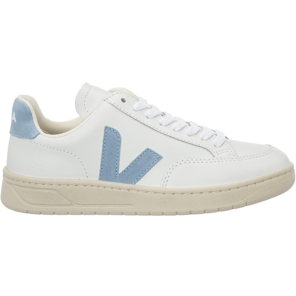 Women’s veja sneakers size 7 (EU 38)